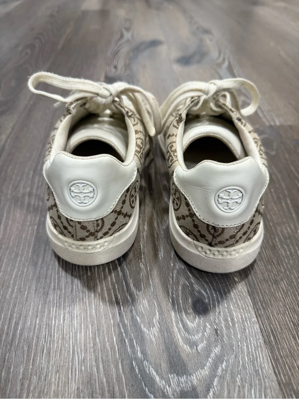 Tory Burch Howell Court Tan Logo Canvas Sneakers 6m comes with extra laces